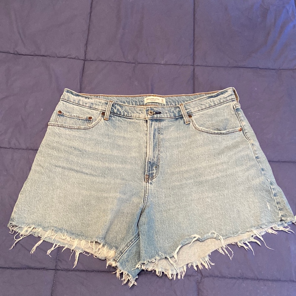 Abercrombie curve love dad short